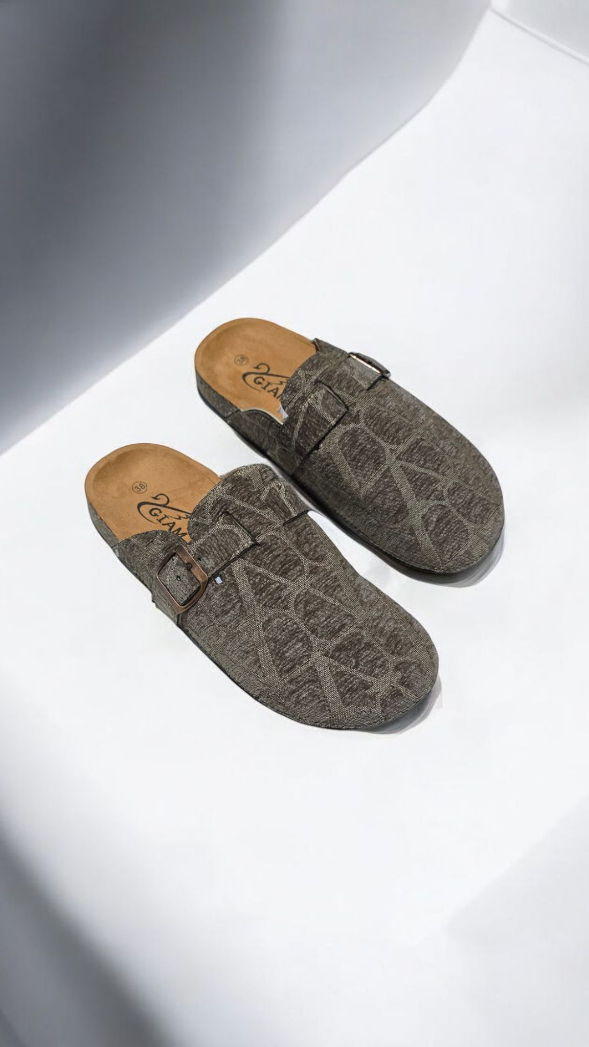 Valentino Kaki